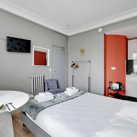 Bright With Balcony Near Gare De L'est Apartment